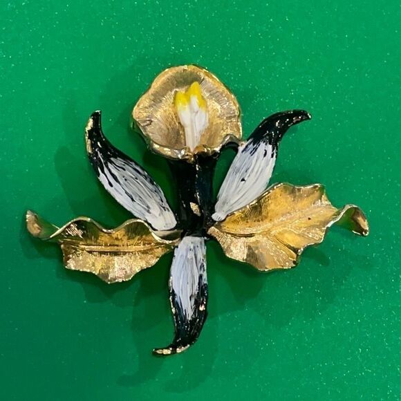 Vintage Signed Gerry’s Orchid Enamel Brooch/Pin - Picture 1 of 6